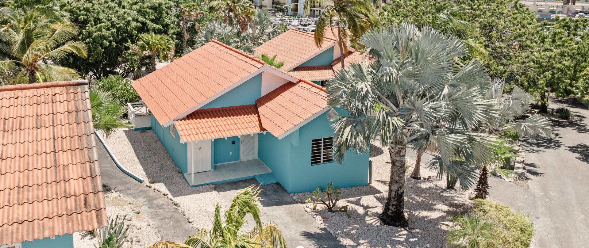 Bon Bini Resort Curaçao vanuit de lucht bij Mambo Beach