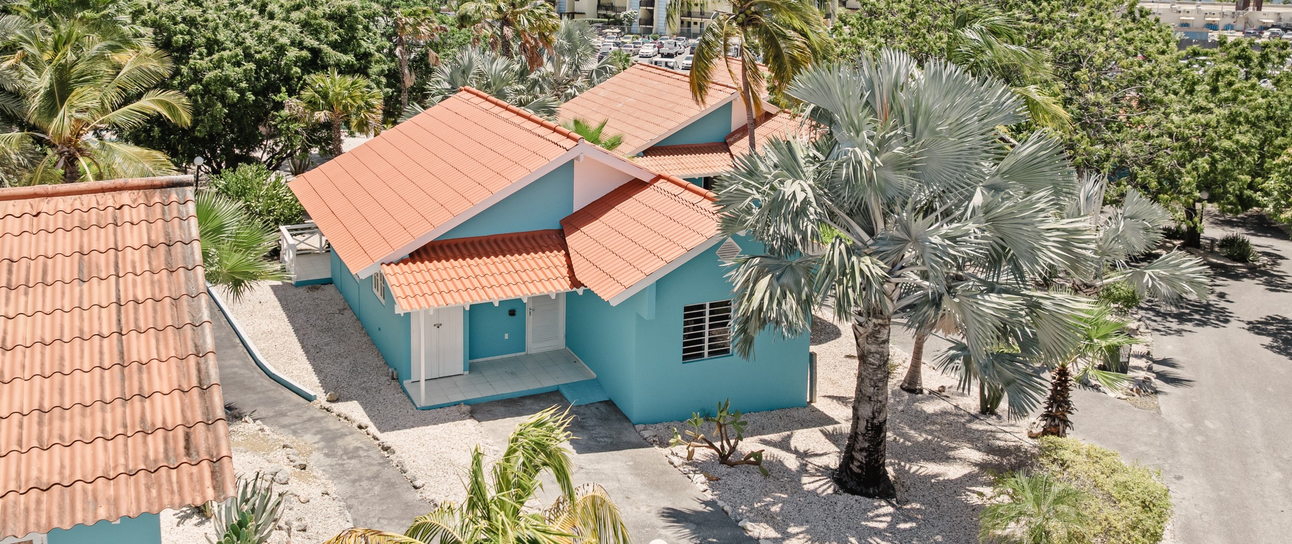 Bon Bini Resort Curaçao vanuit de lucht bij Mambo Beach